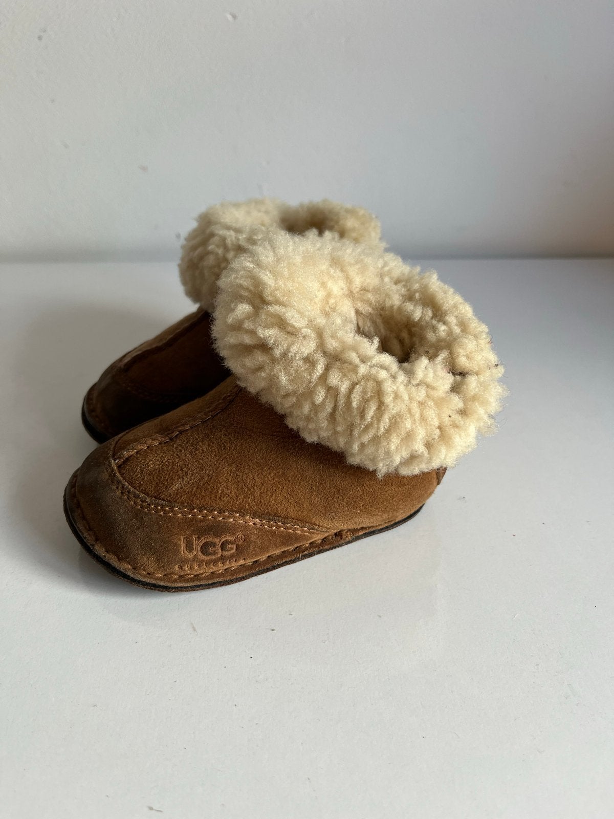 Ugg slofjes voor baby's - Maat 19, Ophalen of Verzenden, Gebruikt, Jongen of Meisje, Laarzen