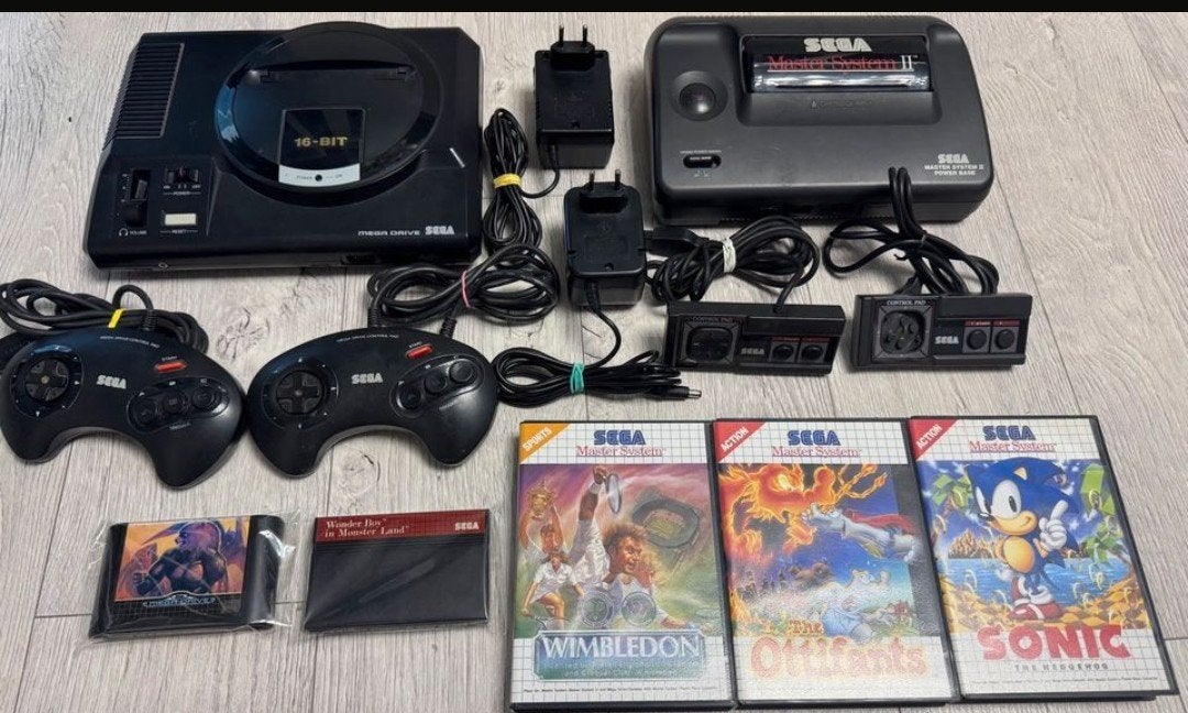 Sega Master System II & Mega Drive – 5 Games + 4 Controllers, Spelcomputers en Games, Spelcomputers | Sega, Ophalen of Verzenden