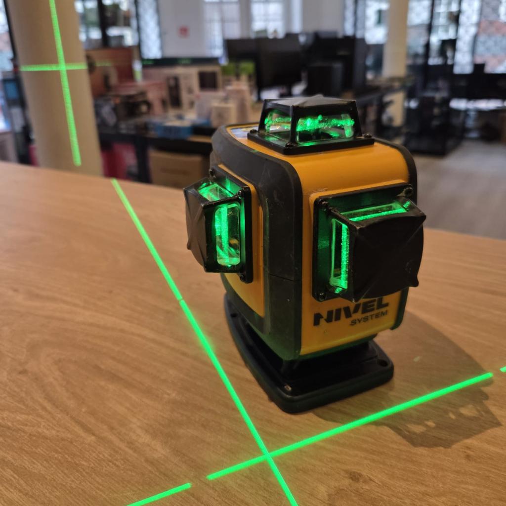 Nivel CL4D-G 4D cross laser | Incl Garantie, Doe-het-zelf en Verbouw, Meetapparatuur, Flex Ltd., Gebruikt, https://flex.com/contact-us