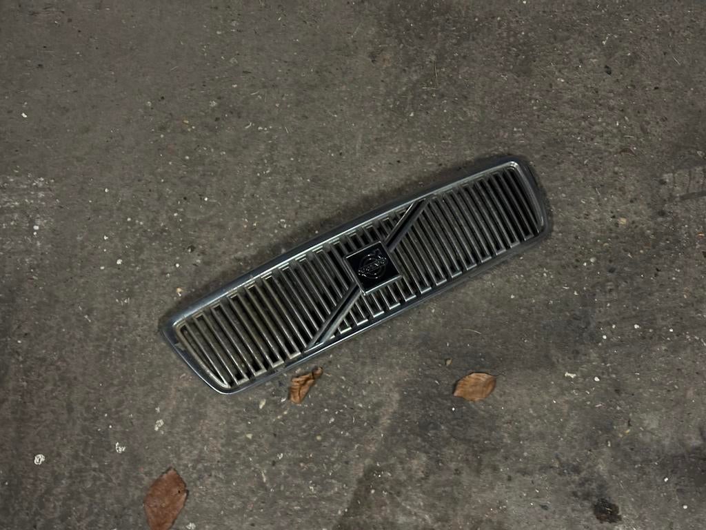 Volvo V40/S40 Grille (1999), Gebruikt, Voor, Ophalen of Verzenden, Volvo