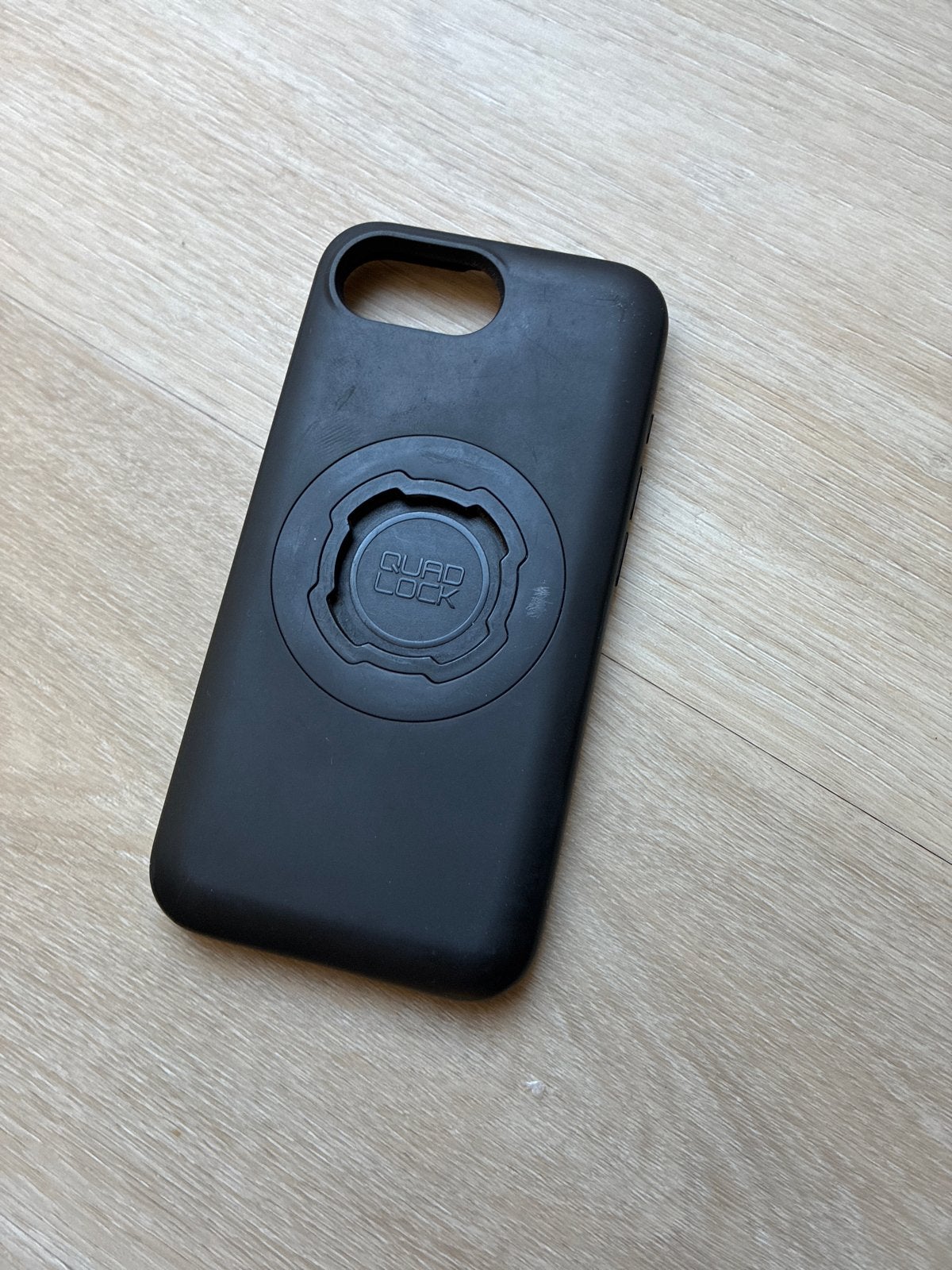 Quad Lock iPhone hoes voor iPhone 16E en/of 17E, Kunststof, Zwart, IPhone 16e, Quad Lock
