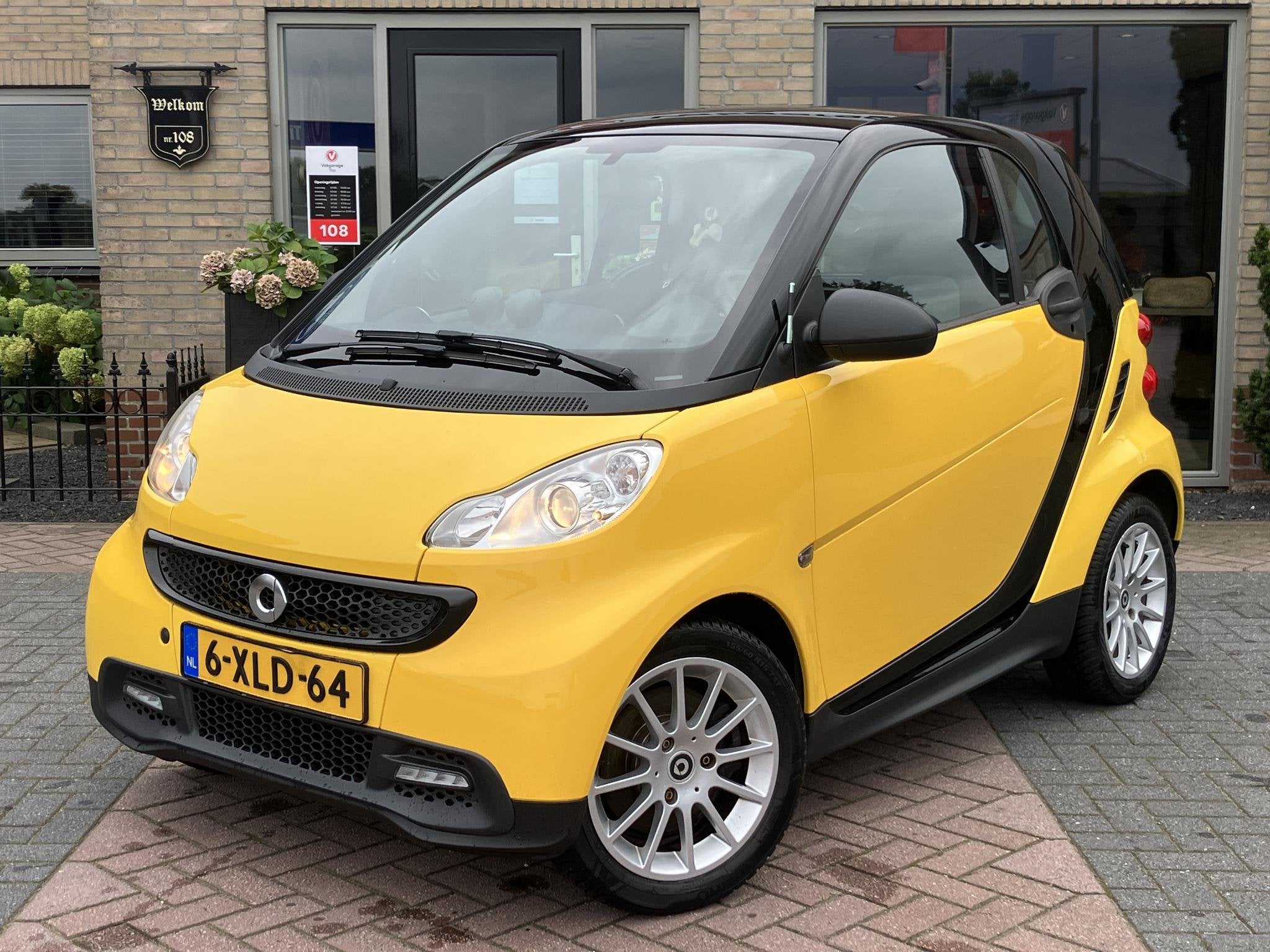Smart Fortwo coupé 1.0 mhd Edition Pure | Pano | Navi | NAP, Auto's, Automaat, Gebruikt, 18 €/maand, 61 pk