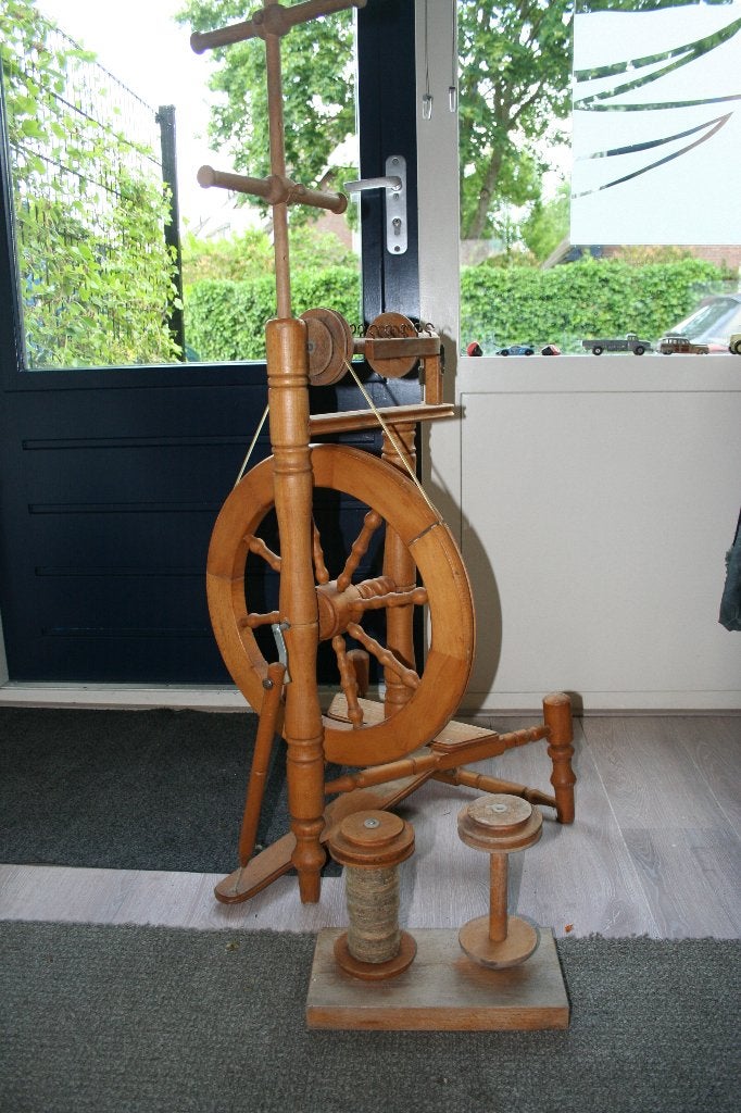 Spinnenwiel, Ophalen, Gebruikt, Spinnewiel
