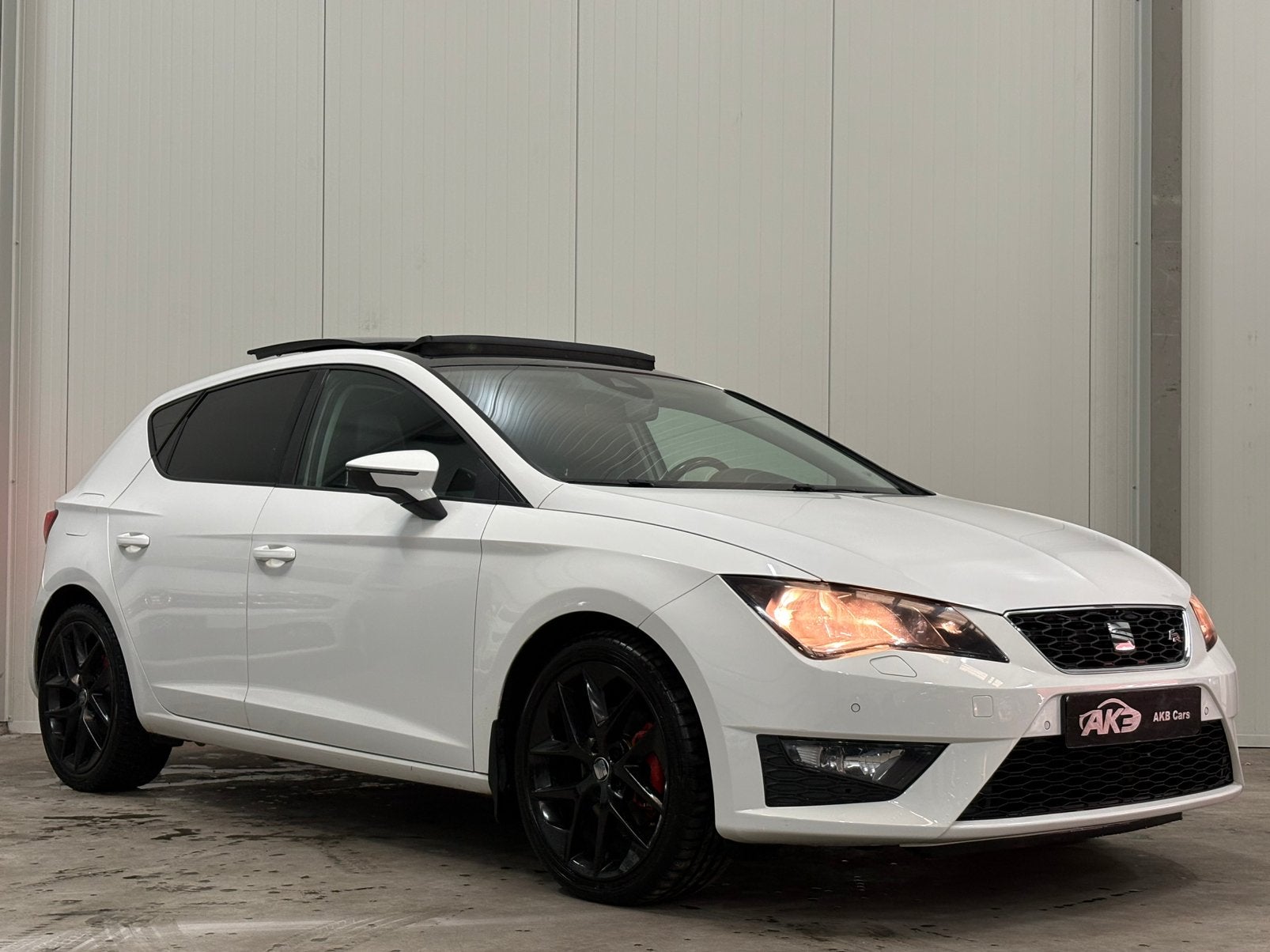 Seat Leon 1.4 TSI FR ACT /PANORAMA/CRUISE/150PK/NWAPK/BJ2016, Auto's, Zwart, 4 cilinders, Leon, Leder en Stof
