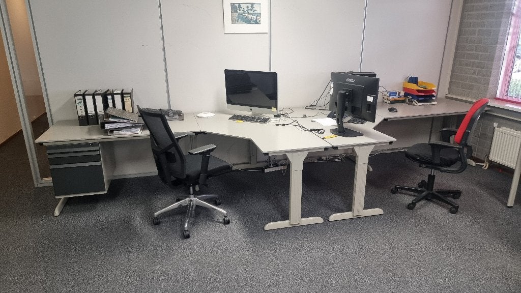 Ahrend kantoorinventaris,  bureau's, Ophalen, Gebruikt, Onbekend, Ahrend