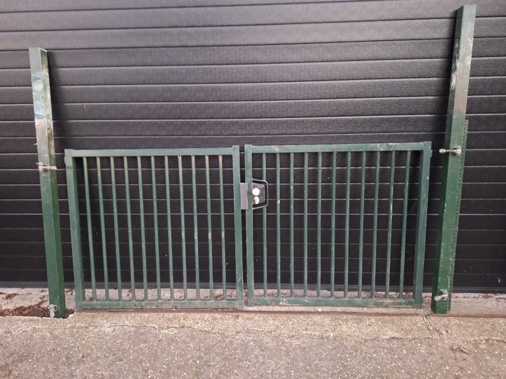 Poorten , draaipoort, looppoort, hekwerk.Hek. Dubbele poort, Ophalen of Verzenden, Gebruikt, IJzer, Spijlenhekwerk