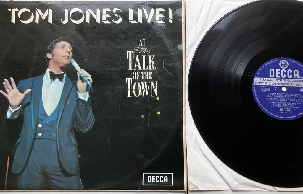 TJO1 Tom Jones  Live at the Talk of the Town UK67 €7,50, Gebruikt, Ophalen of Verzenden, Fotohoes, 12 inch