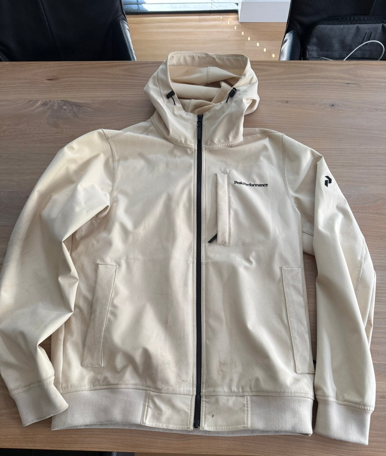 Peak Performance softshell hood jacket, Kleding | Heren, Jassen | Zomer, Maat 52/54 (L), Peak Performance, Beige, Ophalen of Verzenden