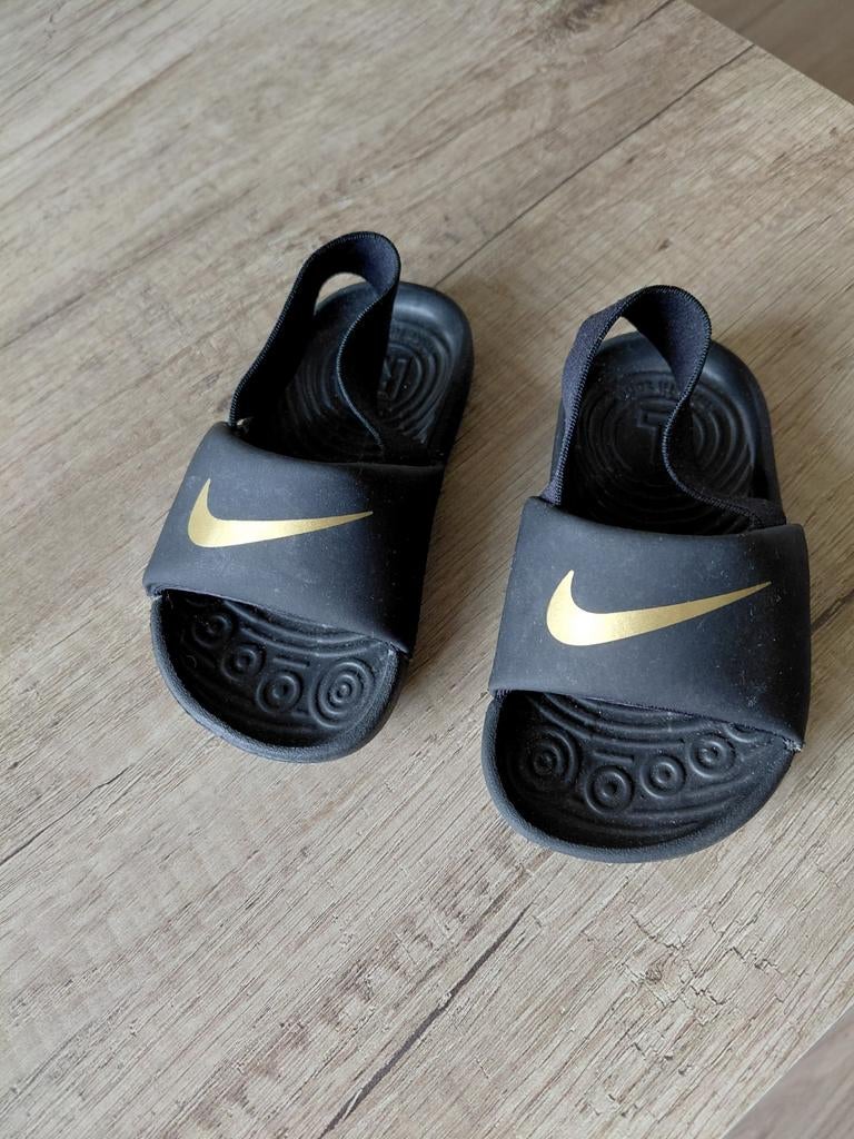 Nike baby sandalen zwart goud maat 21, Kinderen en Baby's, Kinderkleding | Schoenen en Sokken, Jongen of Meisje, Overige typen