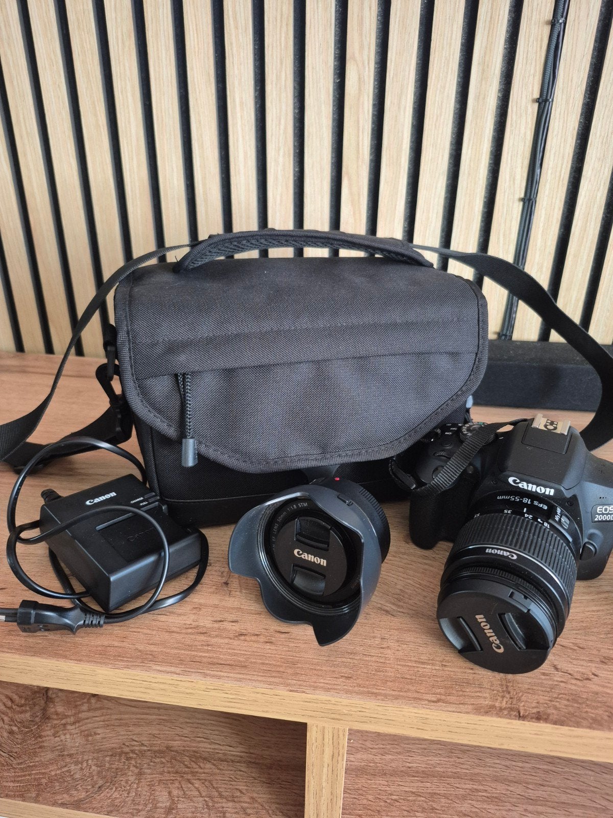 Canon EOS 2000D met extra 50mm lens en tas, Audio, Tv en Foto, Fotocamera's Digitaal, Canon, Accu, Ophalen of Verzenden, Zo goed als nieuw
