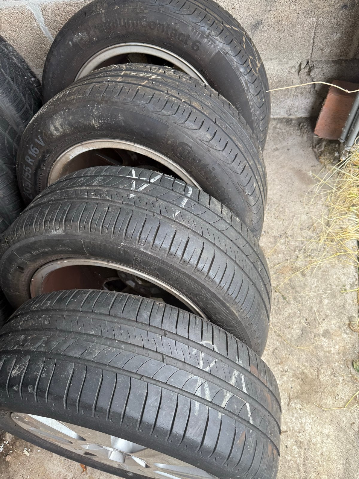 Set van 4 Continental zomerbanden met velgen 205/55 R16