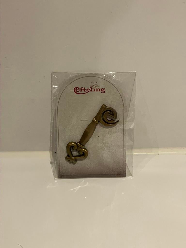 Efteling pin sleutel, Verzamelen, Efteling, Ophalen of Verzenden, Nieuw, Button of Speldje