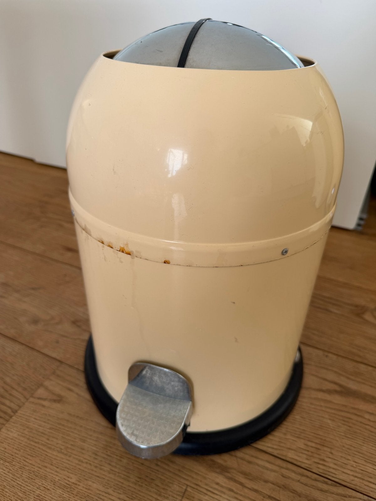 Wesco Pedaalemmer - Mandel/Almond trash can, Ophalen, 50 – 75, Gebruikt, Met pedaal