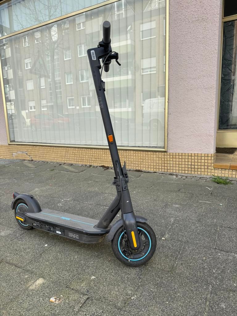 Ninebot Segway Max G30D E-step met accessoires, Fietsen en Brommers, Steps, Ophalen of Verzenden, Zo goed als nieuw, Elektrische step (E-scooter)