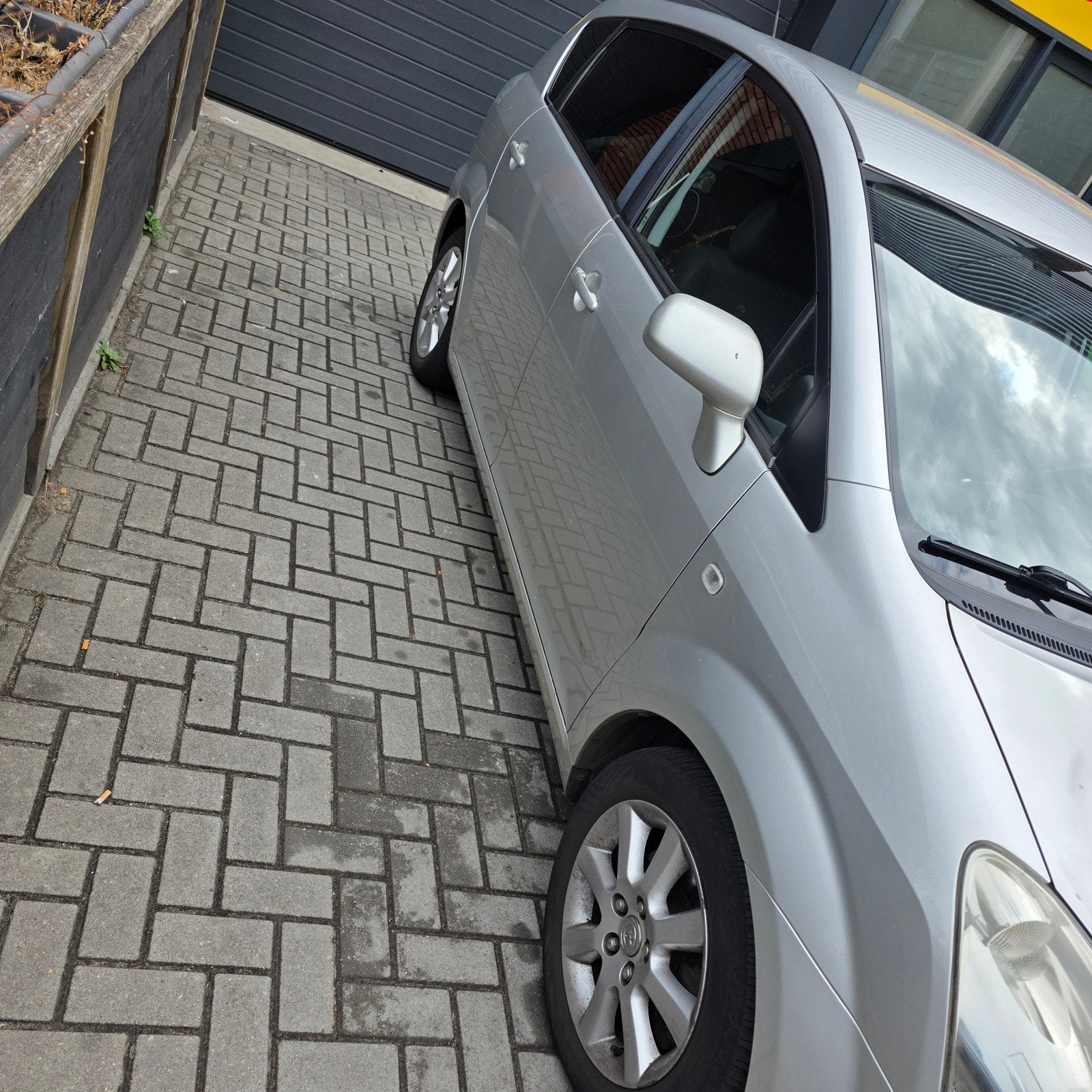 Toyota Corolla Verso 1.8 Vvt-i 5P 2006 Grijs, 1330 kg, 4 cilinders, 129 pk, Origineel Nederlands