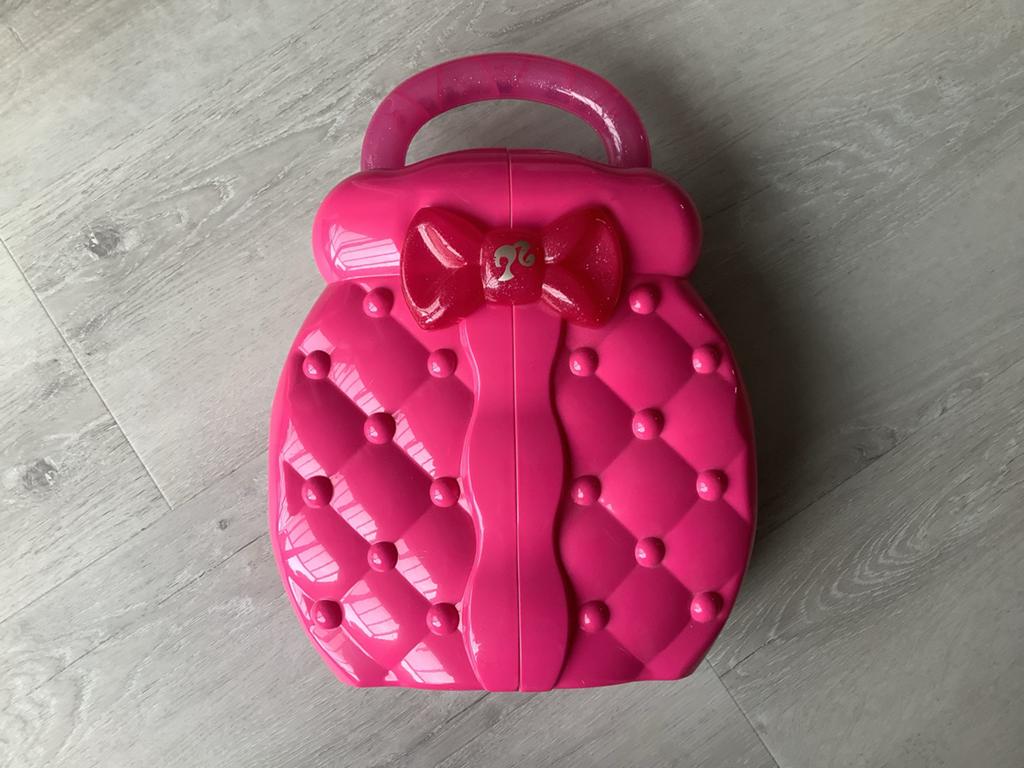 Roze Barbie Kledingkast met Spiegel en Hangers, Kinderen en Baby's, Speelgoed | Poppen, Gebruikt, Barbie, Ophalen of Verzenden