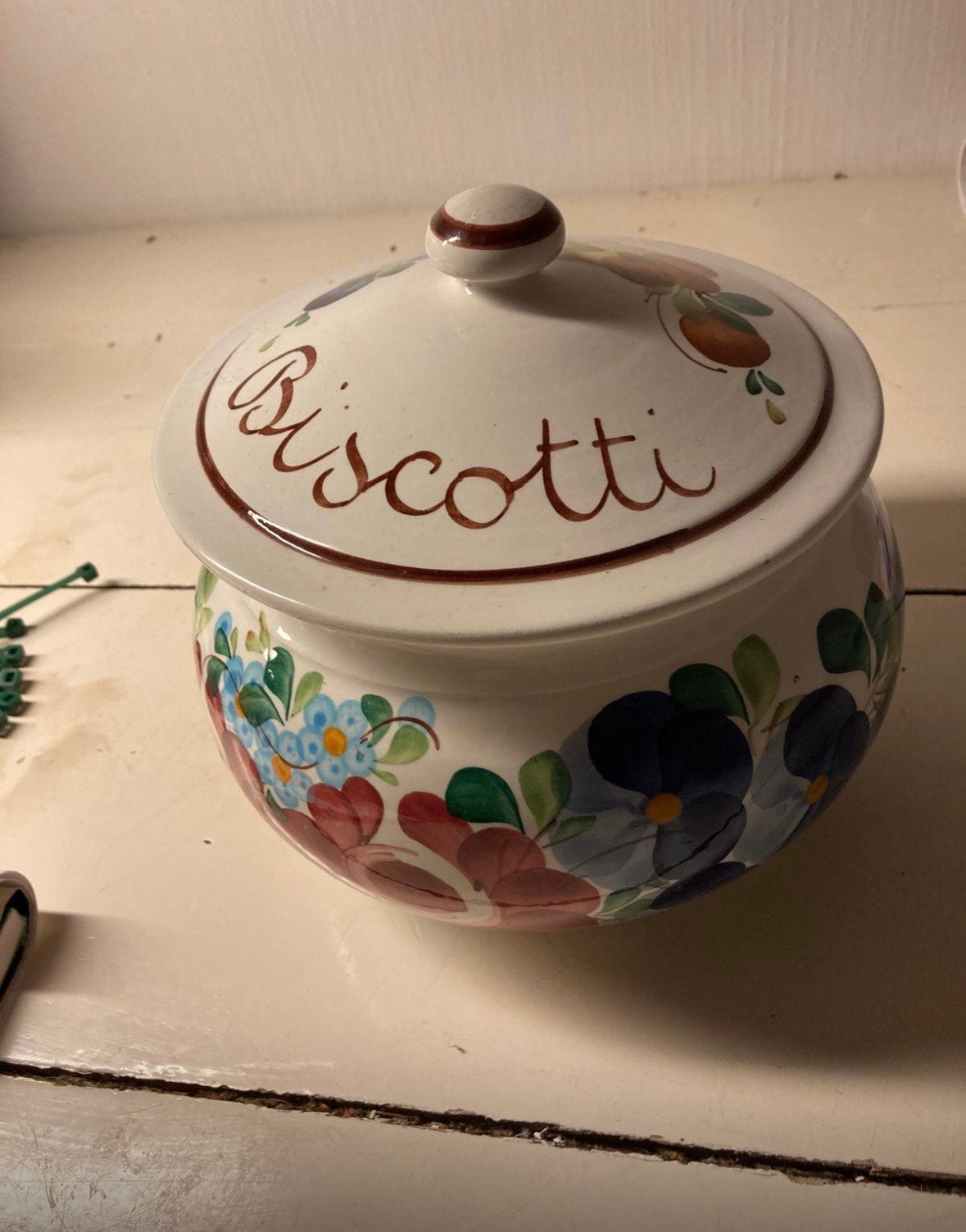 Biscotti pot met bloemen en fruit, Antiek en Kunst, Antiek | Keramiek en Aardewerk, Ophalen of Verzenden