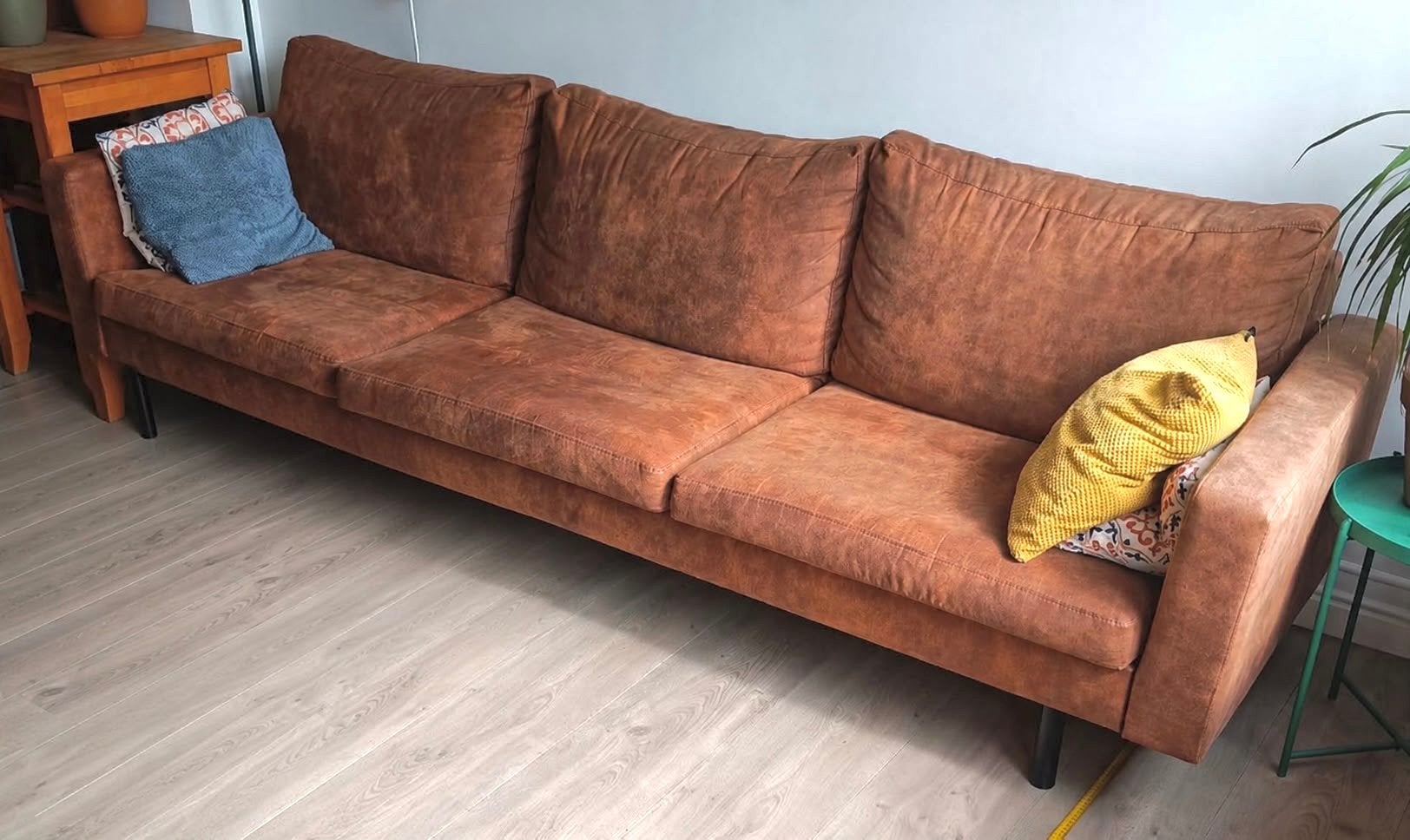 Bruine 4-zitsbank met hokker, Huis en Inrichting, Ophalen, 250 tot 300 cm, Gebruikt, 75 tot 100 cm