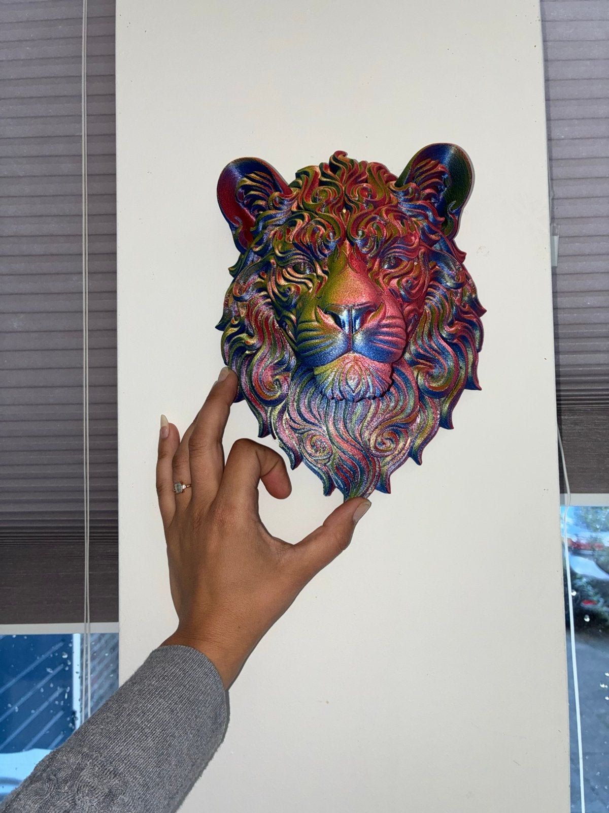 Kleurrijke Leeuwenkop Wanddecoratie - 3D Geprint, 22 cm, Wandsculptuur, 18 cm, Meerkleurig