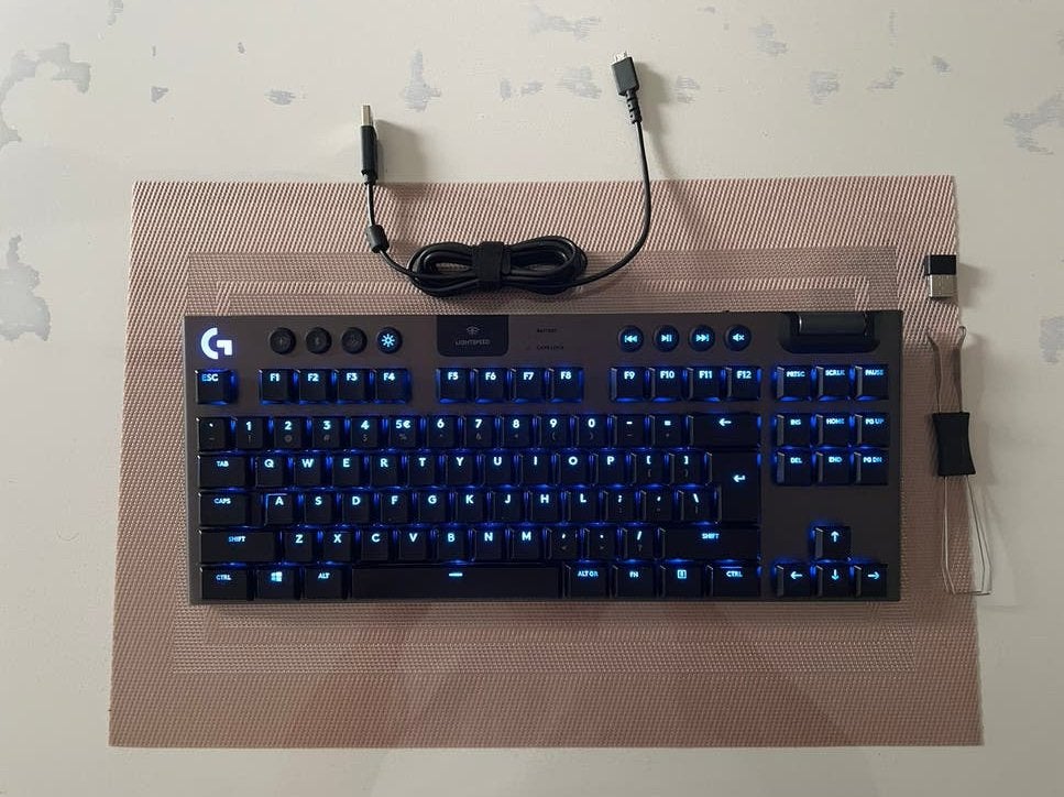 Logitech G915 TKL Gaming Toetsenbord ZSM WEG!, Ophalen, Gaming toetsenbord, Zo goed als nieuw, Draadloos