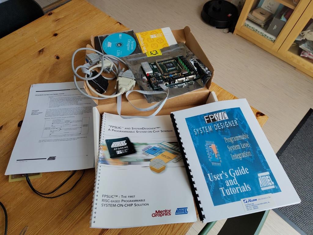 Atmel FPGA slic development board met handleidingen en cd, Ophalen of Verzenden