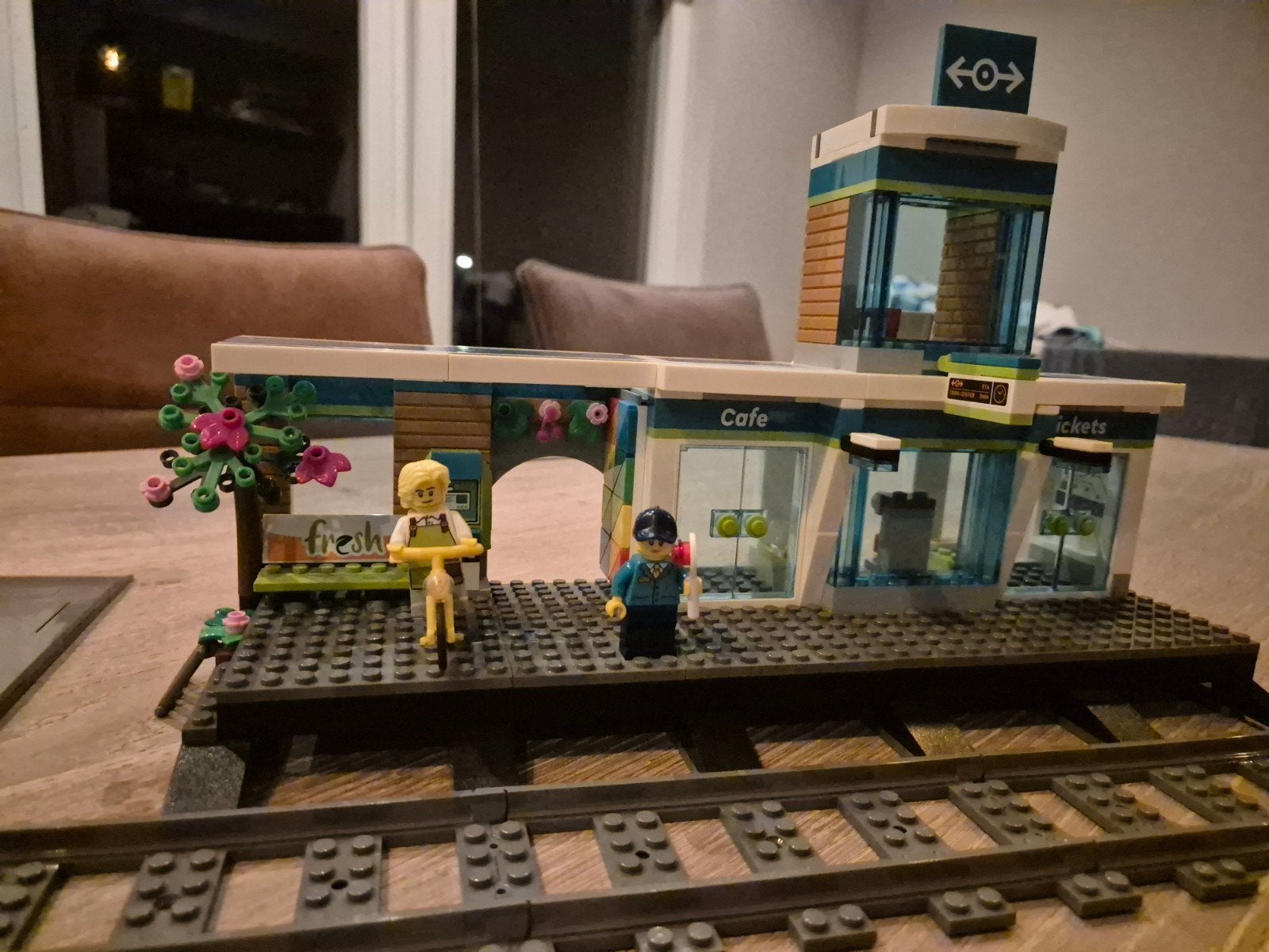 LEGO City 60335 Treinstation, bus en spoorwegovergang, Ophalen of Verzenden, Zo goed als nieuw, Overige merken