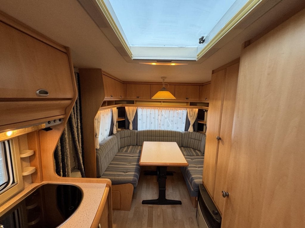 Hobby De Luxe 495 UK 2003 Mover,Tent,Mover!!!, Caravans en Kamperen, Caravans, Overige typen, Hobby, Bedrijf, Treinzit