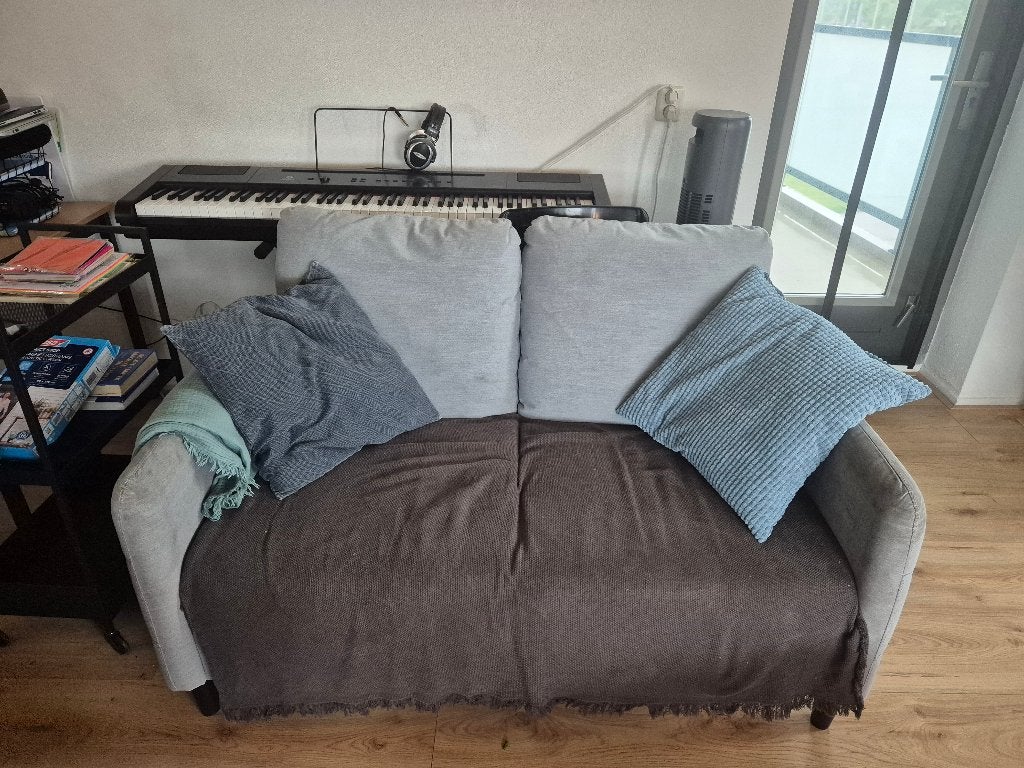 Smalle grijze bank, Ophalen, Gebruikt, Tweepersoons, 75 tot 100 cm