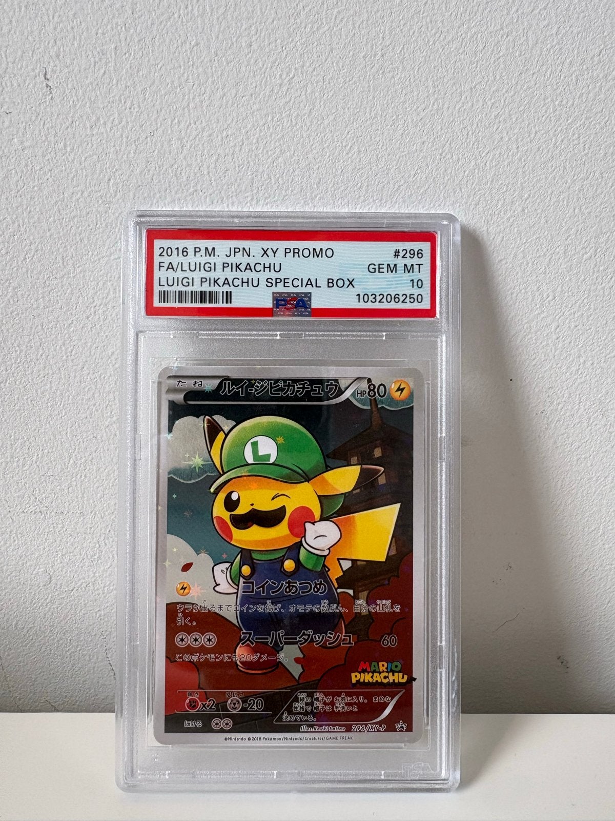 PSA 10 Luigi Pikachu Special Box Promo #296, Hobby en Vrije tijd, Ophalen of Verzenden, Zo goed als nieuw, Losse kaart