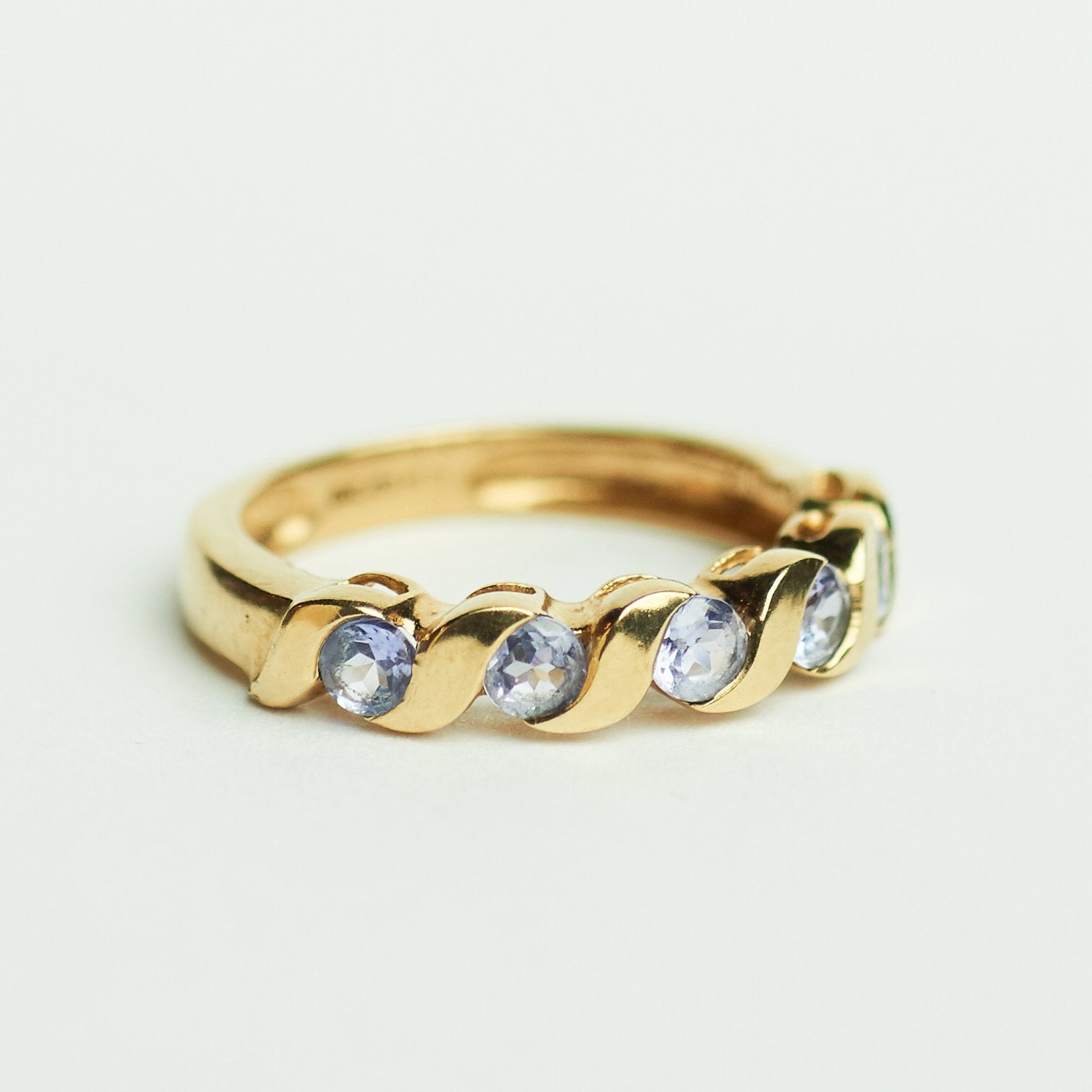 Vintage five-stone ring tanzaniet, Met edelsteen, Ophalen of Verzenden, Dame, Goud