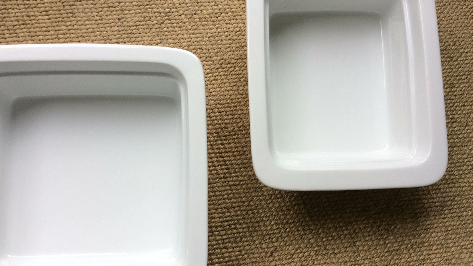 Albert Heijn 2 kleine ovenschalen(lasagne)wit voor 2a3 pers., Gebruikt, Ophalen of Verzenden, Schaal of Schalen, Overige stijlen