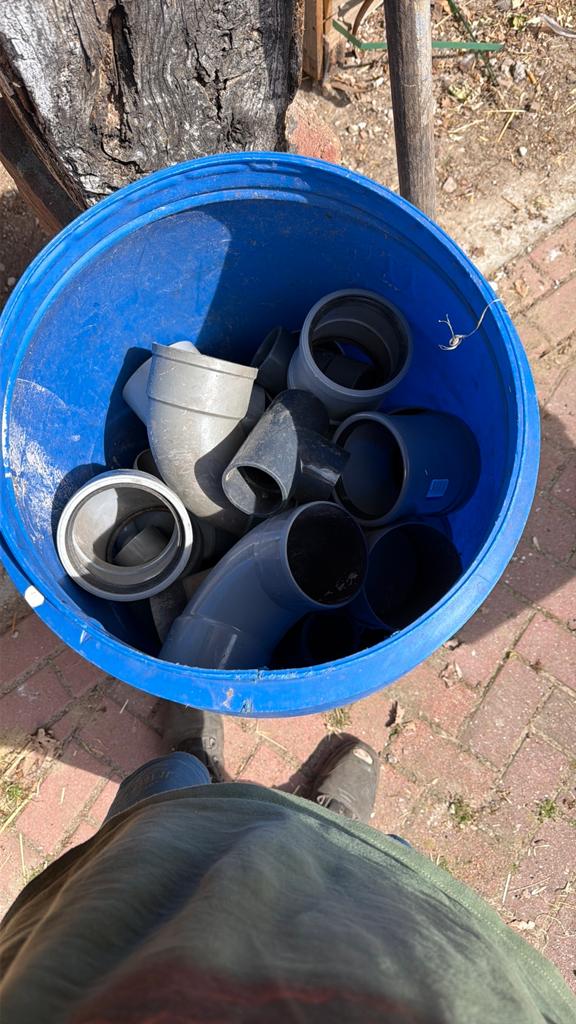 Pvc hulpstukken 200 liter vat vol van alles, 150 liter of meer, Ophalen, Zo goed als nieuw