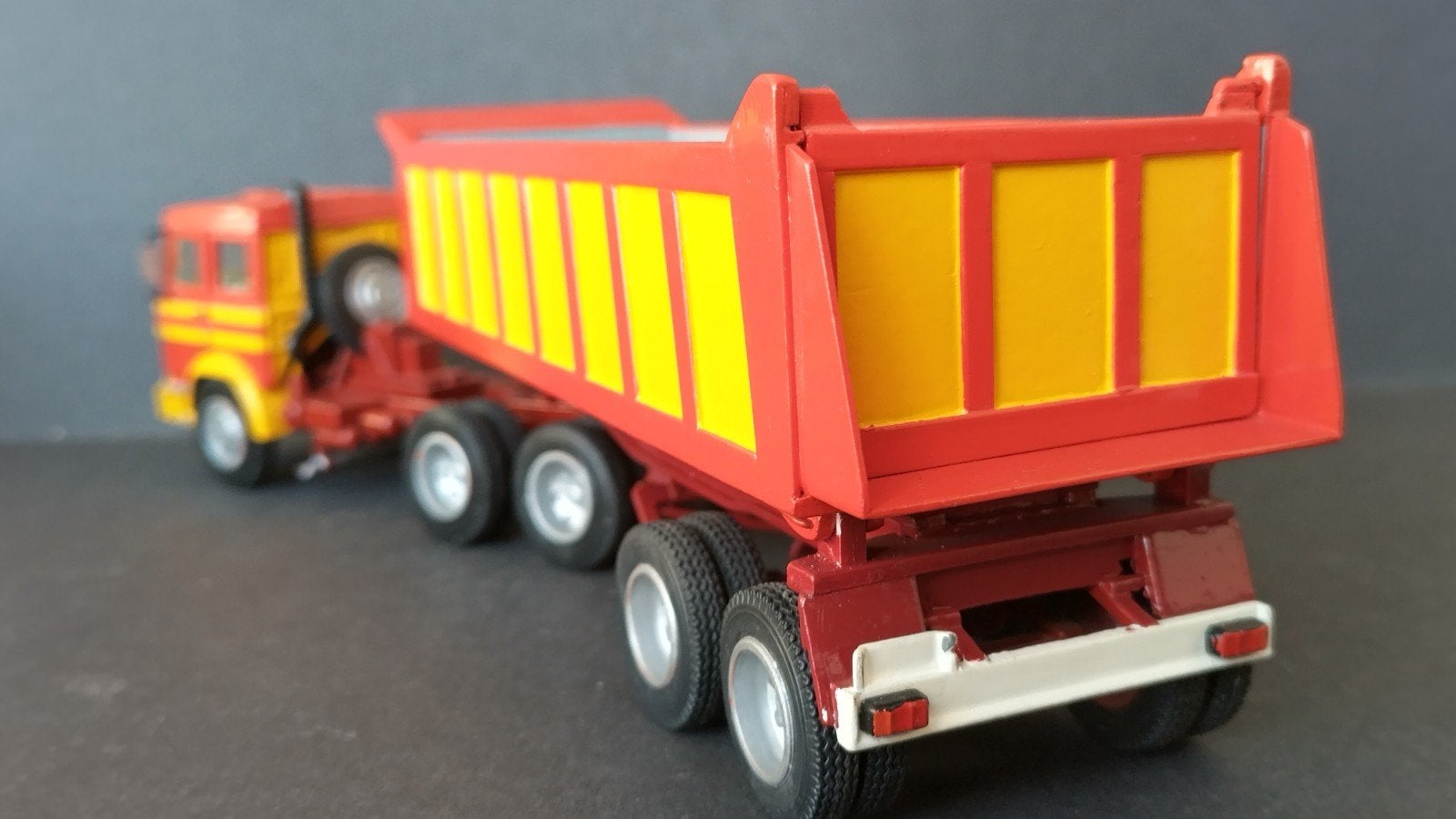 Iveco Turbostar kipper 1:43 Old Cars Italy Pol, Overige merken, Verzenden, ., Zo goed als nieuw