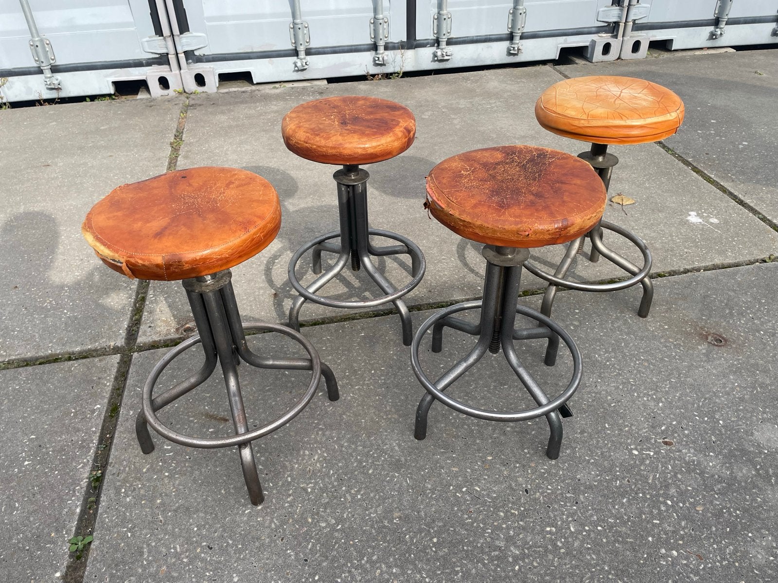 Set van 4 vintage industriële krukken, Huis en Inrichting, Ophalen, Gebruikt, In hoogte verstelbaar, 60 tot 90 cm