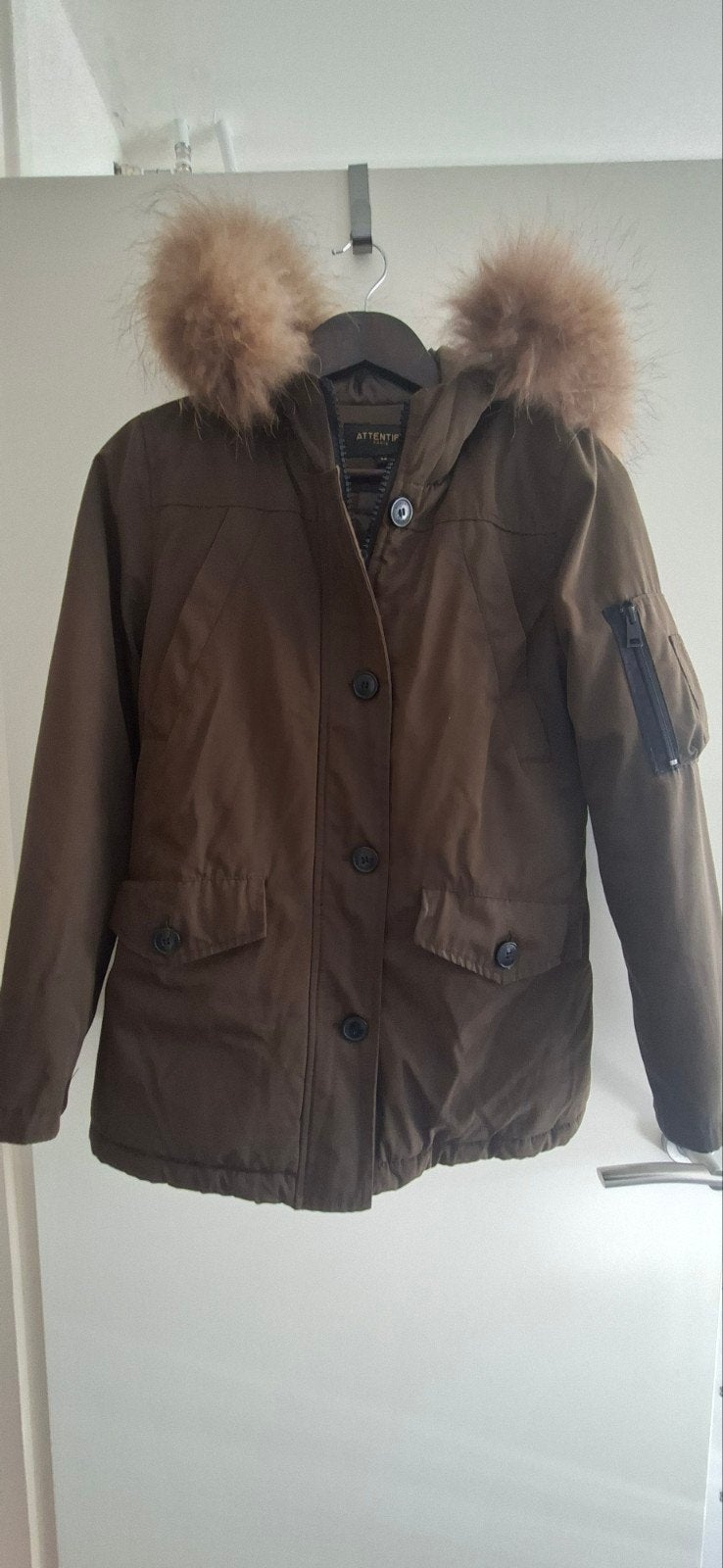 Te koop nieuwe ATTENTIF PARIS Winterjas met Bontkraag 36, Bruin, Nieuw, Ophalen of Verzenden, Maat 36 (S)