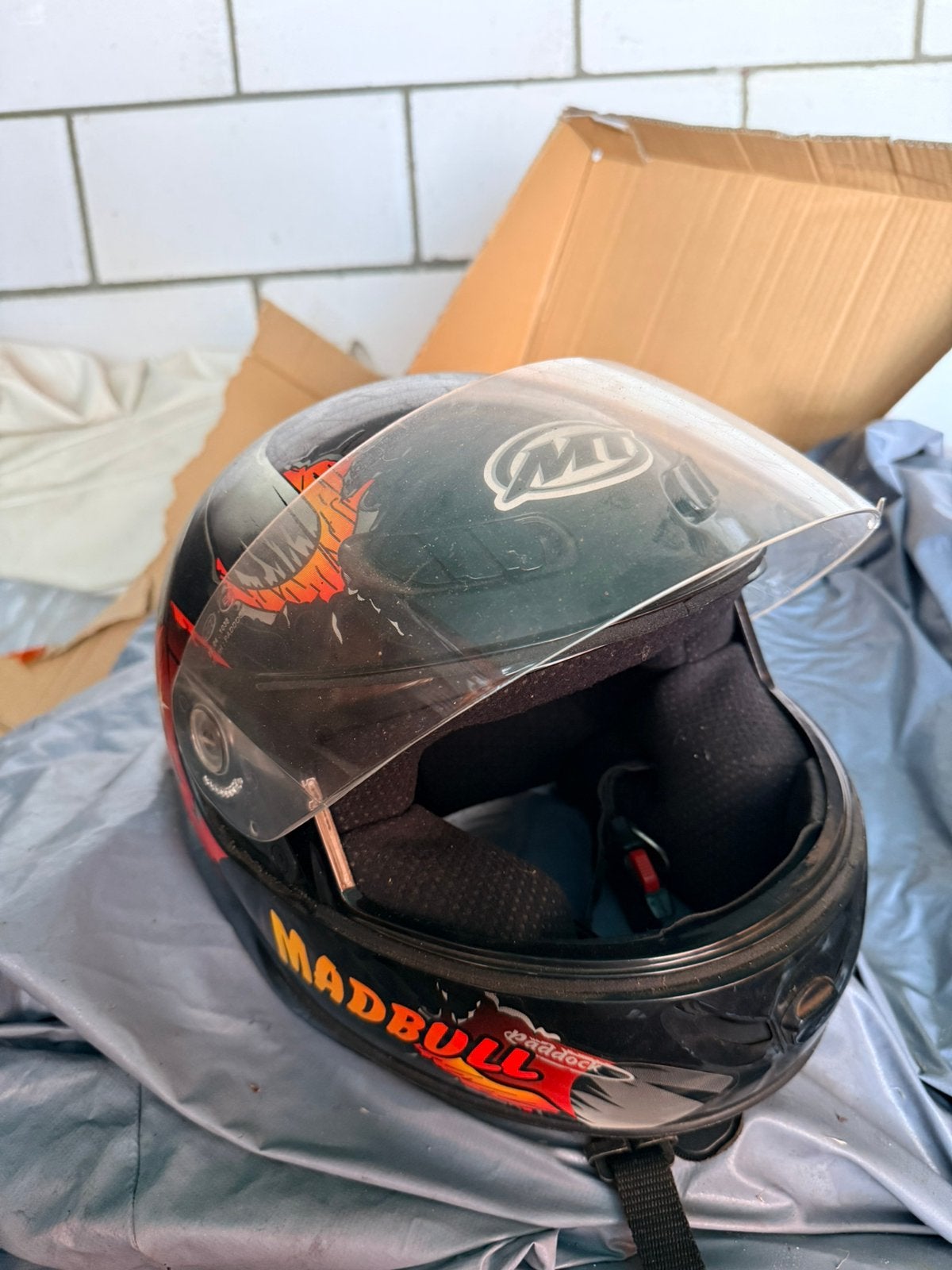 Brommer helm MT Madbull mt.s/m, Fietsen en Brommers, Ophalen of Verzenden, Gebruikt