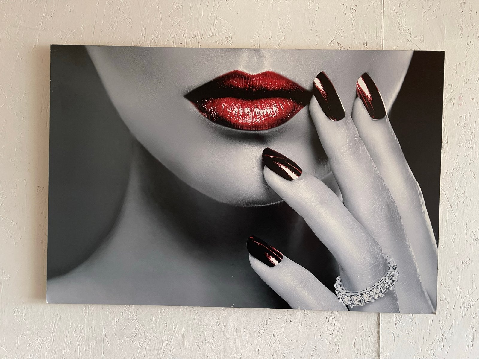 Modern Canvas Schilderij: Rode Lippen & Nagels, 50 – 75, Ophalen of Verzenden, Zo goed als nieuw, Schilderij