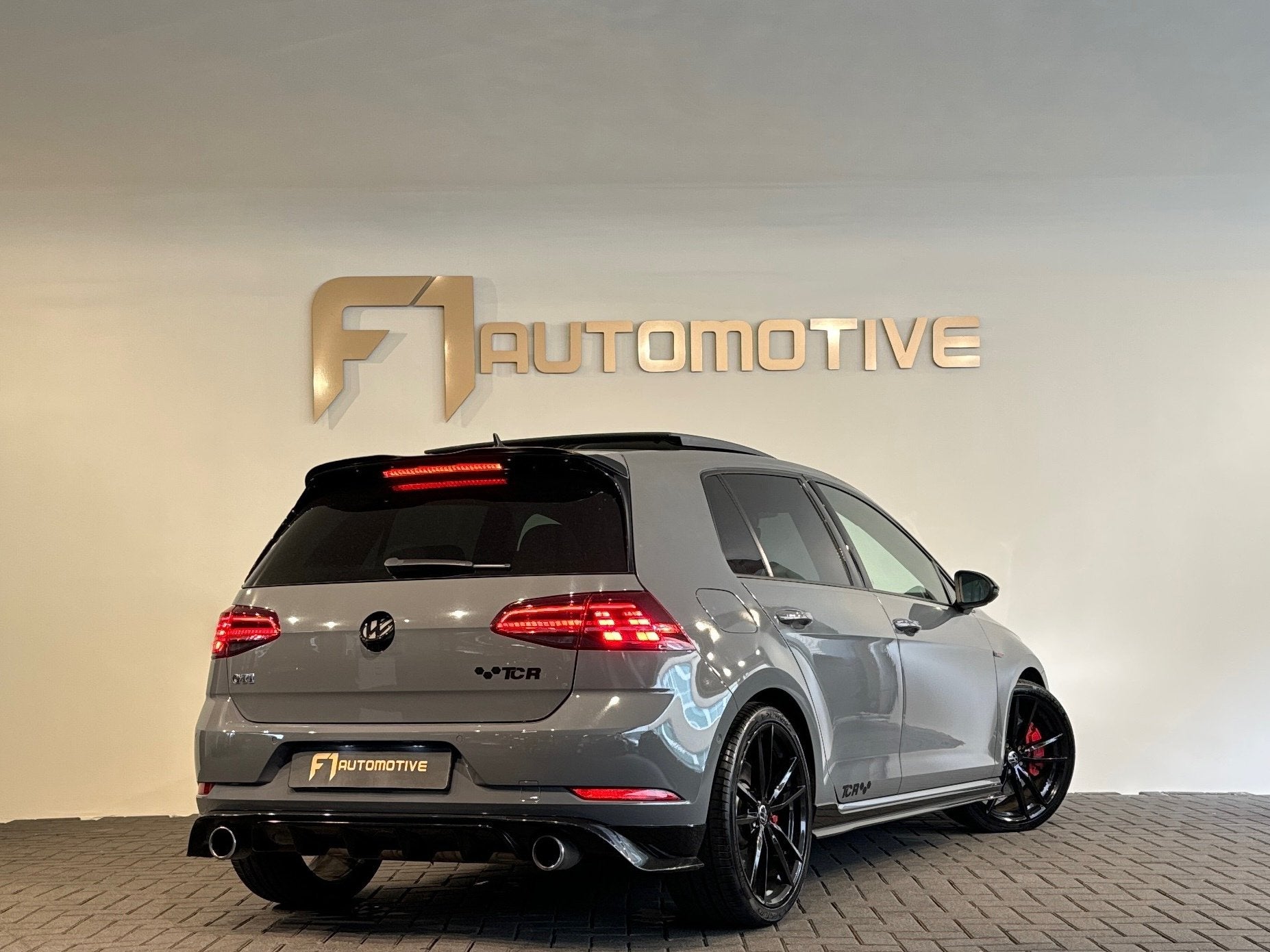 Volkswagen GOLF 2.0 TSI GTI TCR Pano|Keyless|DCC|PPF|Milltek, 1330 kg, 15 km/l, Gebruikt, 4 cilinders