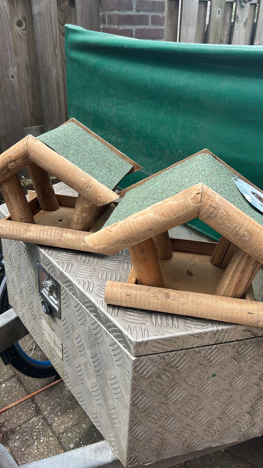 Mooie vogelhuisjes div honden spullen mand bench tuig riem, Ophalen of Verzenden, Nieuw