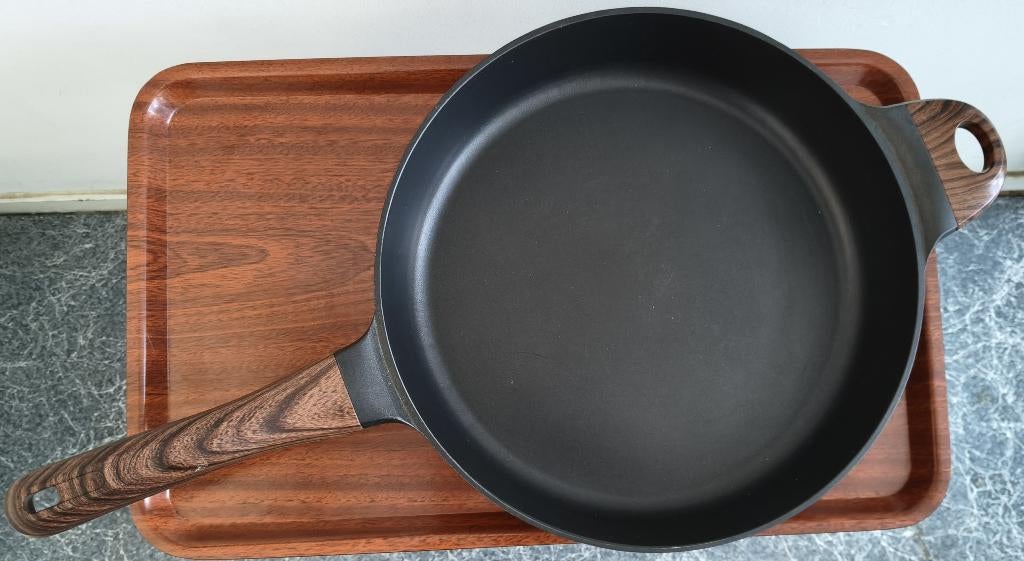 Hapjes pan giet aluminium Home creation  € 12,50, Gebruikt, Ophalen of Verzenden, Rvs, Keramische plaat