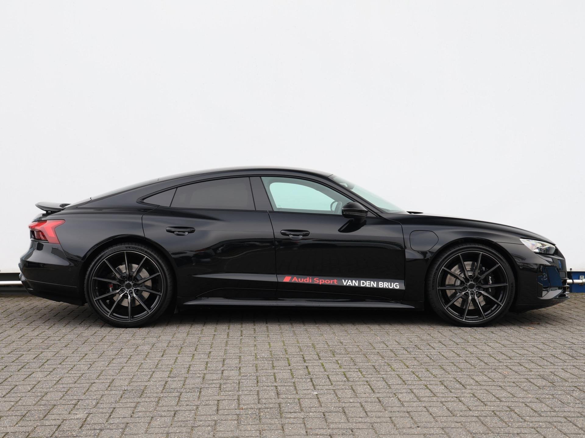 Audi e-tron GT 476pk Vierwielbesturing | Luchtvering | Pano, Auto's, Audi, Automaat, Automatische klimaatregeling, 479 km, Gebruikt