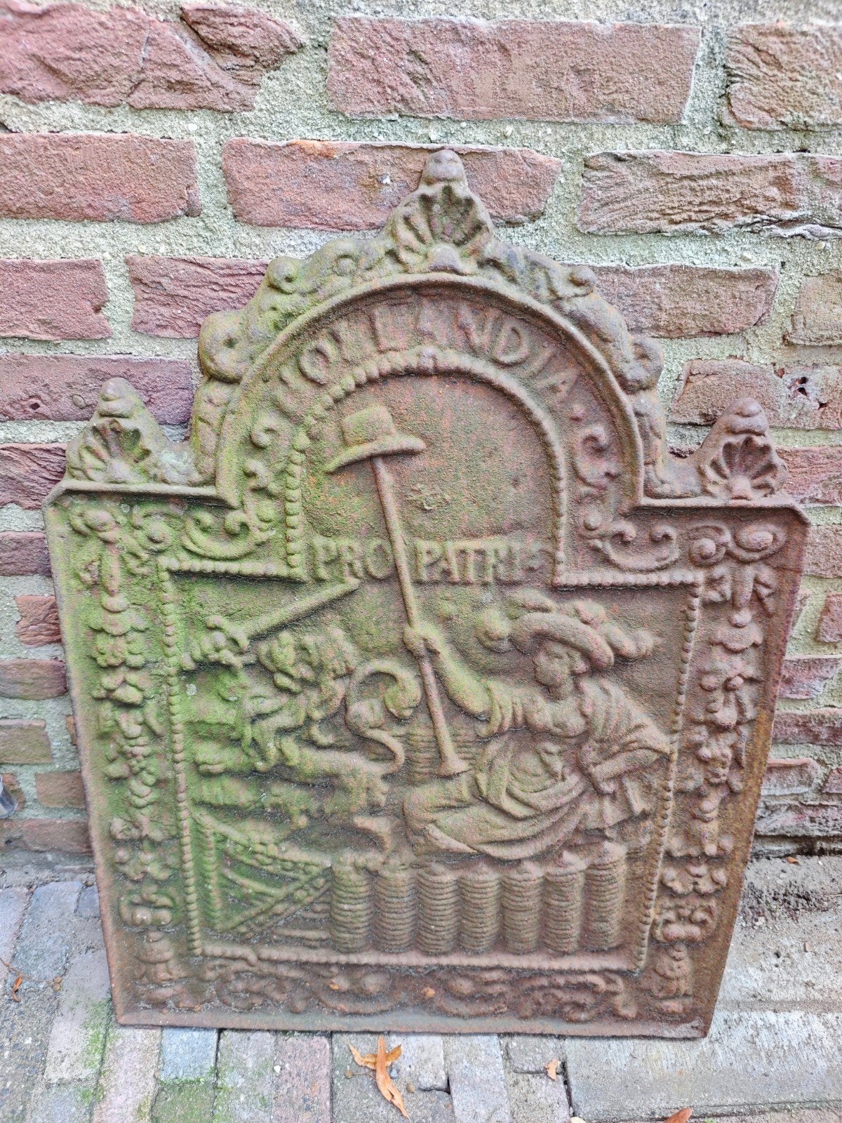 Gietijzeren haardplaat 'Hollandia Pro Patria', Ophalen