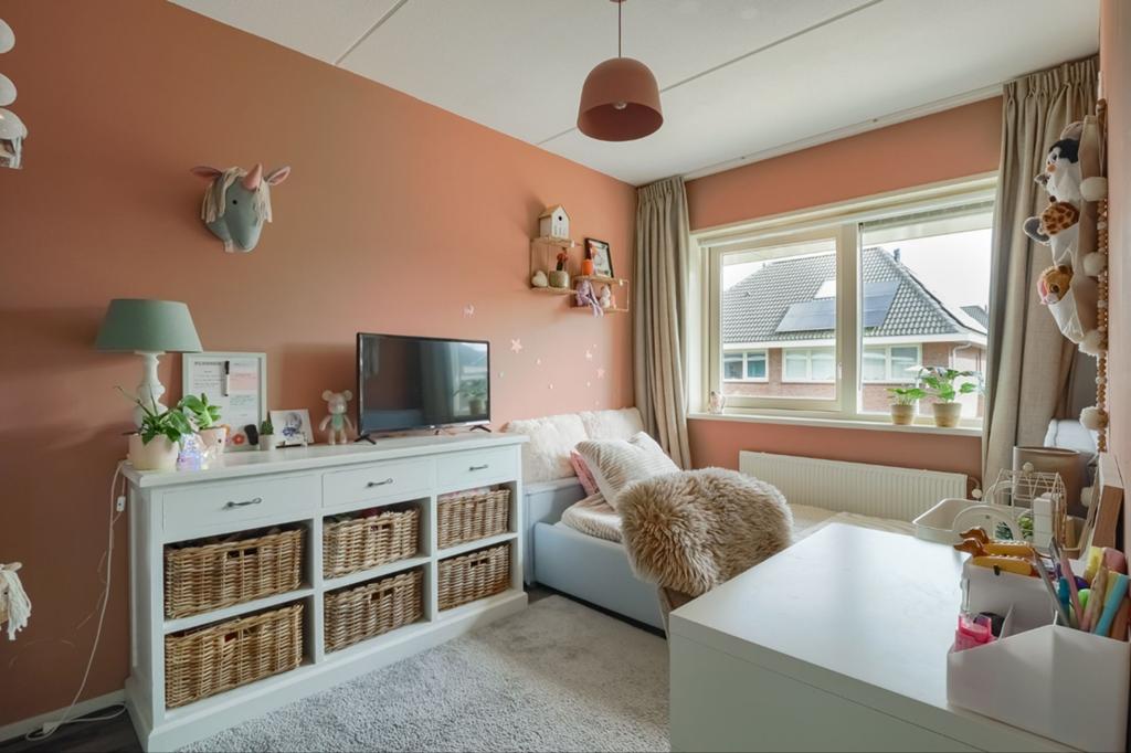 Mooi wit dressoir met rieten manden, Huis en Inrichting, Kasten | Dressoirs, Ophalen, Met plank(en), Gebruikt, 100 tot 150 cm