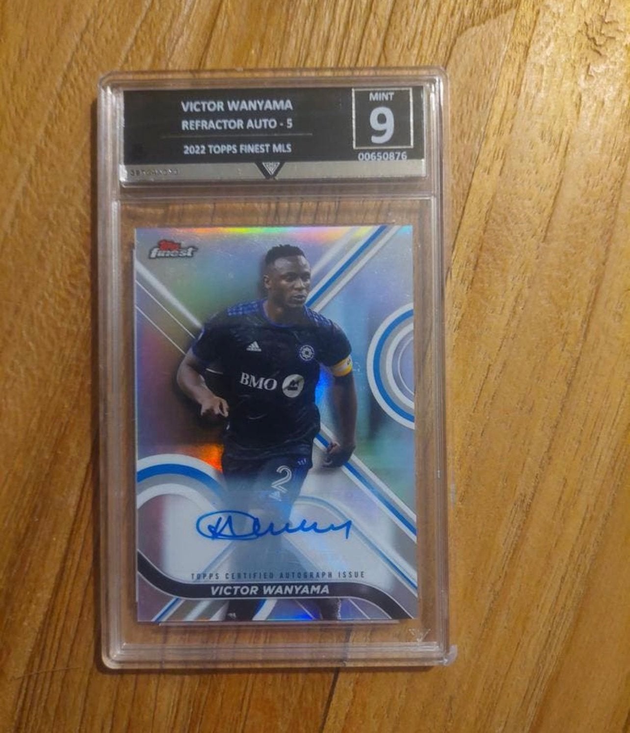 Victor Wanyama 2022 Topps Finest MLS Refractor Auto Mint 9, Ophalen of Verzenden, Zo goed als nieuw, Plaatje