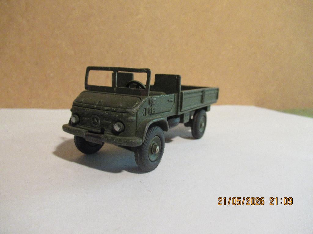 - 5 -   Dinky toy  mercedes benz  Unimog, Ophalen of Verzenden, Gebruikt, Bus of Vrachtwagen, Dinky Toys