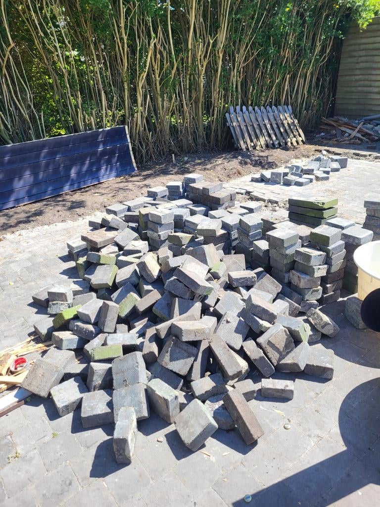 Gratis gebruikte betonnen stenen, Tuin en Terras, Ophalen, Gebruikt, Klinkers, 10 m² of meer