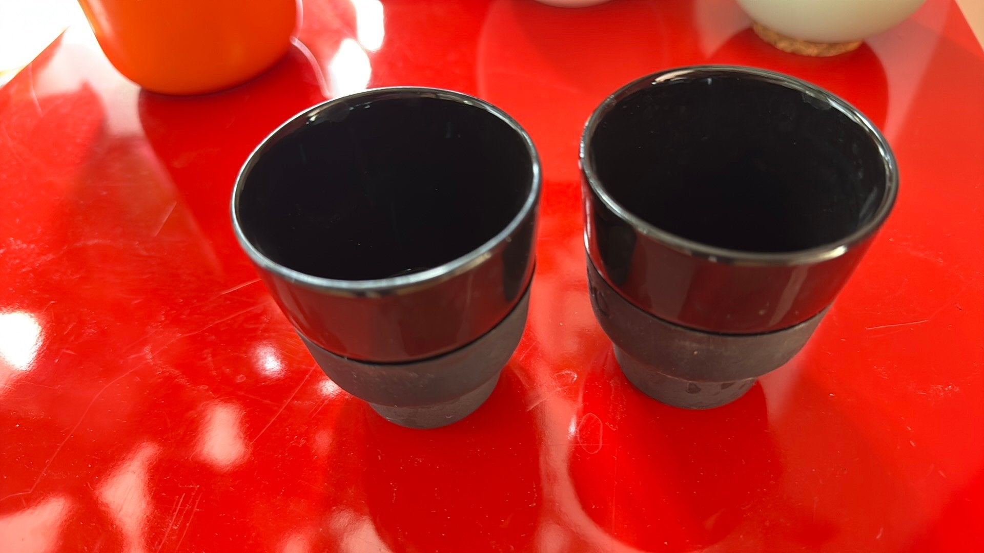 2   zwarte Nespresso Touch kopjes, Ophalen of Verzenden, Overige stijlen, Kop(pen) en/of Schotel(s), Glas