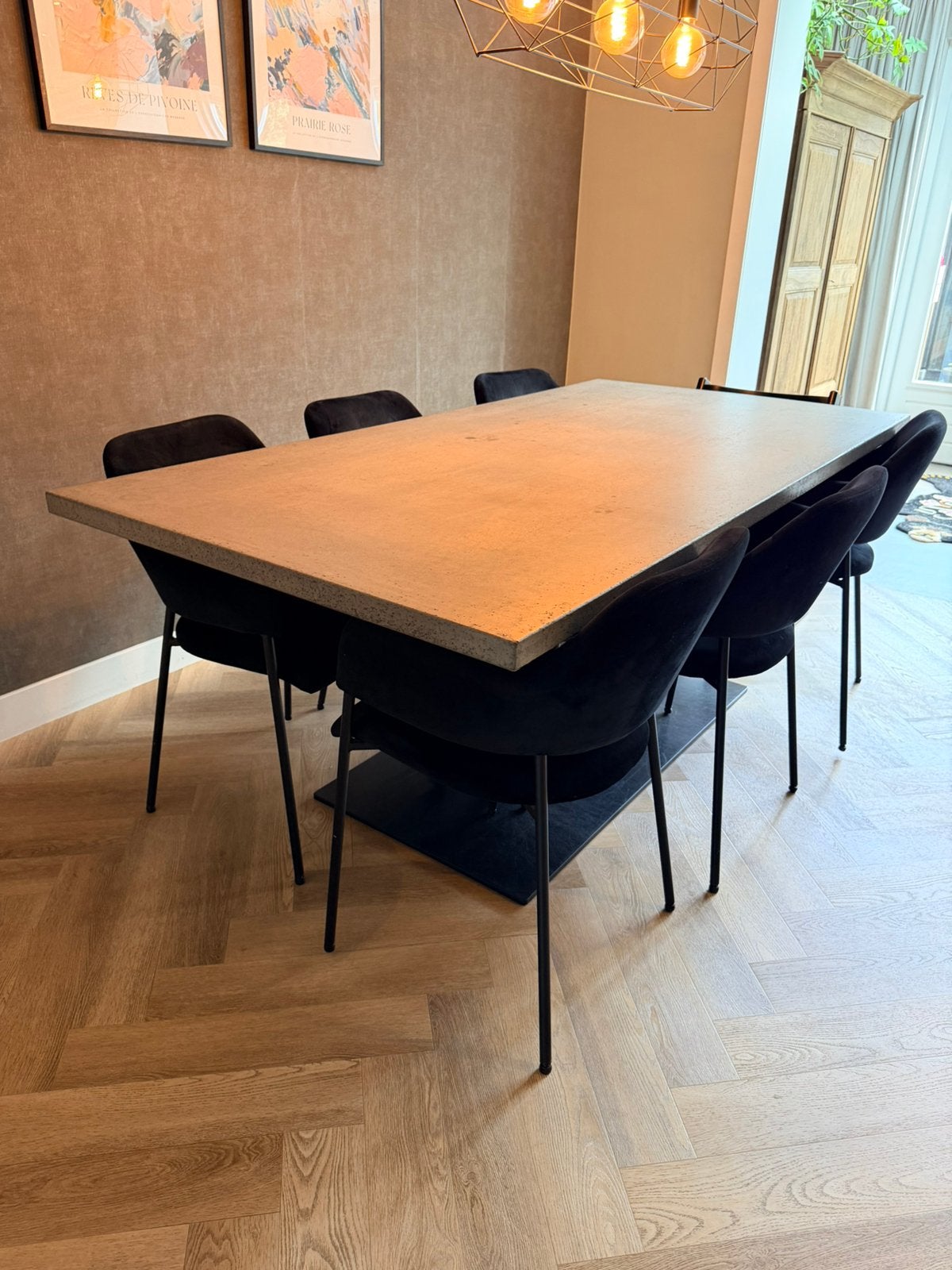 Stoere eettafel 200x100 cm – Betonlook blad & stalen V-poot, Ophalen, Overige materialen, Gebruikt, 100 tot 150 cm