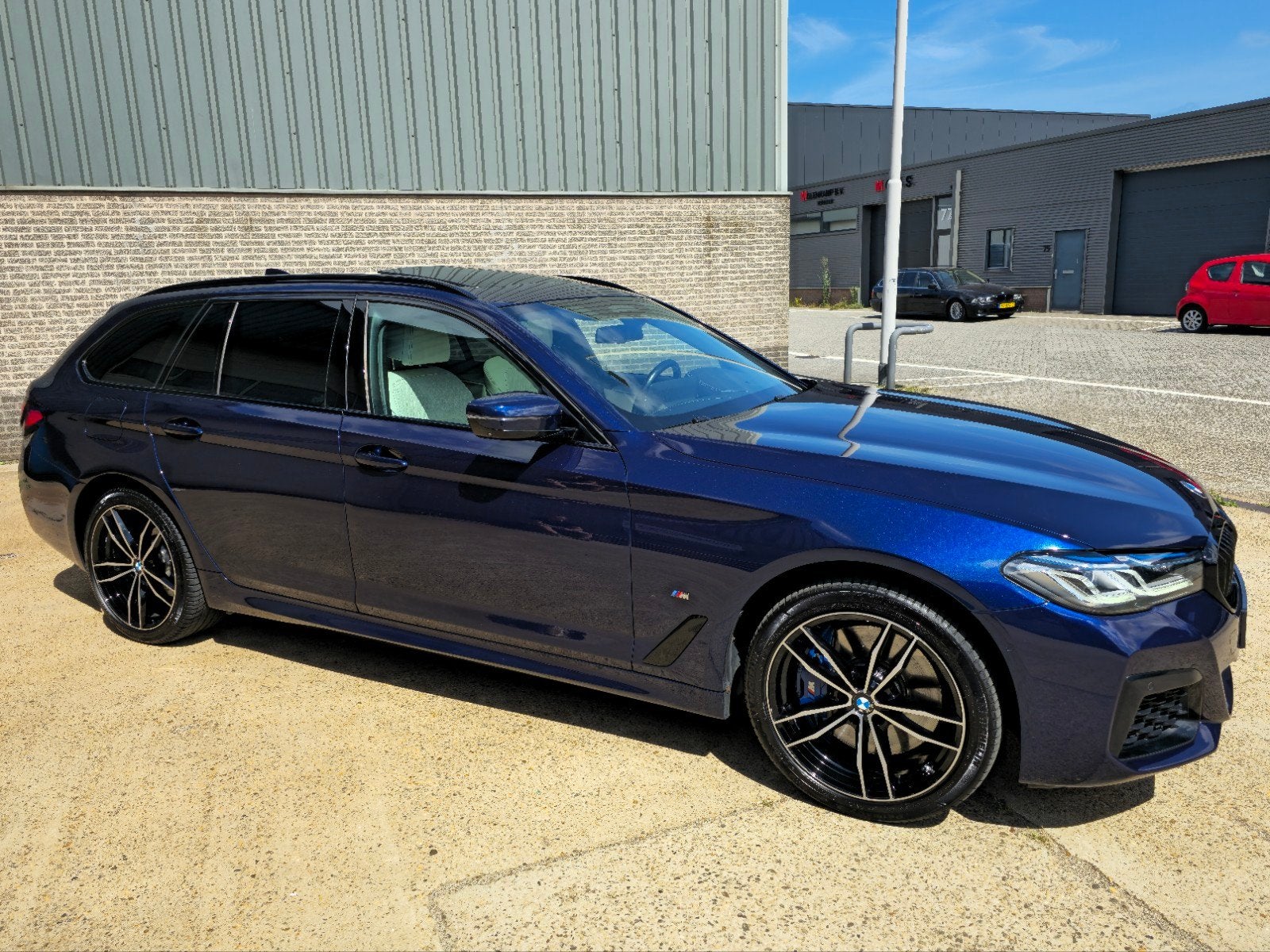 BMW 540i LCI Touring Xdrive INDIVIDUAL 450PK BJ 2021, Automaat, Blauw, Leder, Vierwielaandrijving