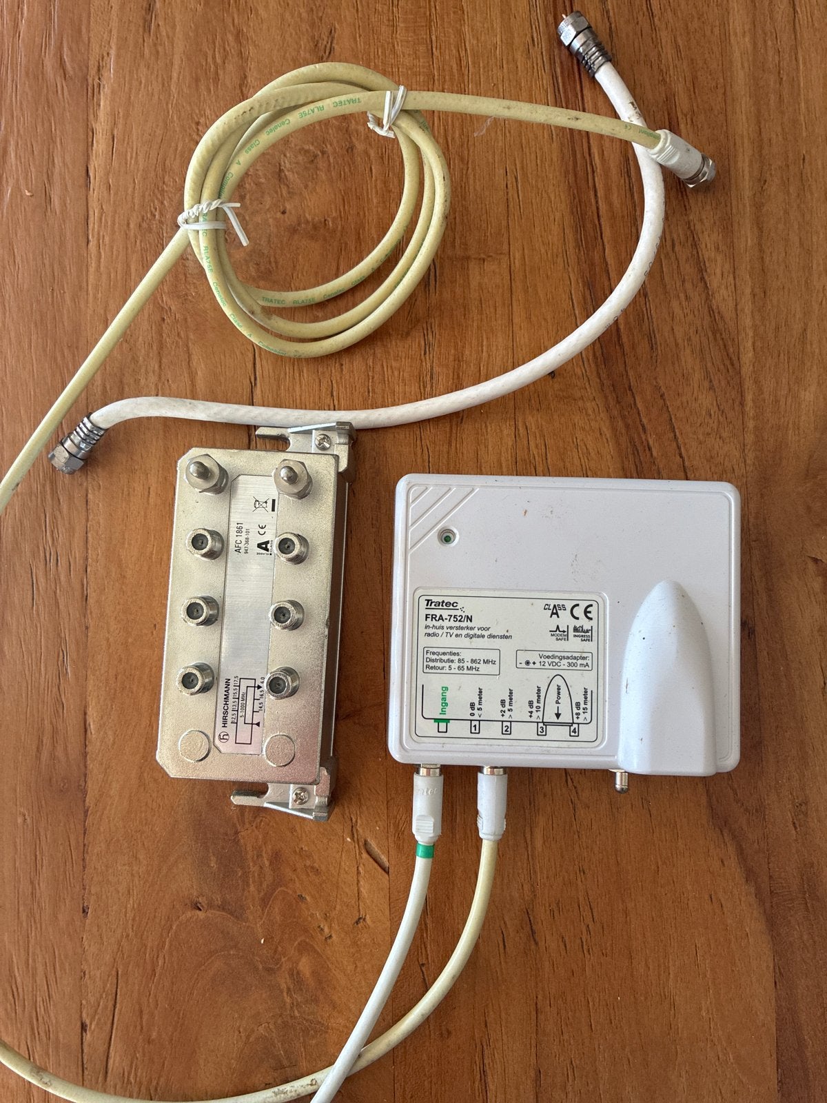 Tratec FRA-752/N versterker met Hirschmann splitter, Ophalen of Verzenden, Gebruikt, Minder dan 2 meter, Coaxiale kabel